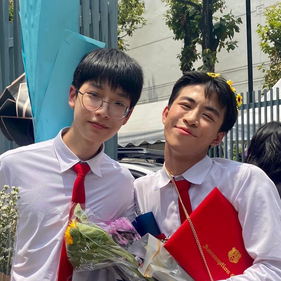 แกโพกหัวฉันโพกหัว แกเชิ่ดฉันเชิ่ด แกเติมหน้าฉันเติมหน้า ไอ่พวกหนุ่มอัสสัมเอ้ย