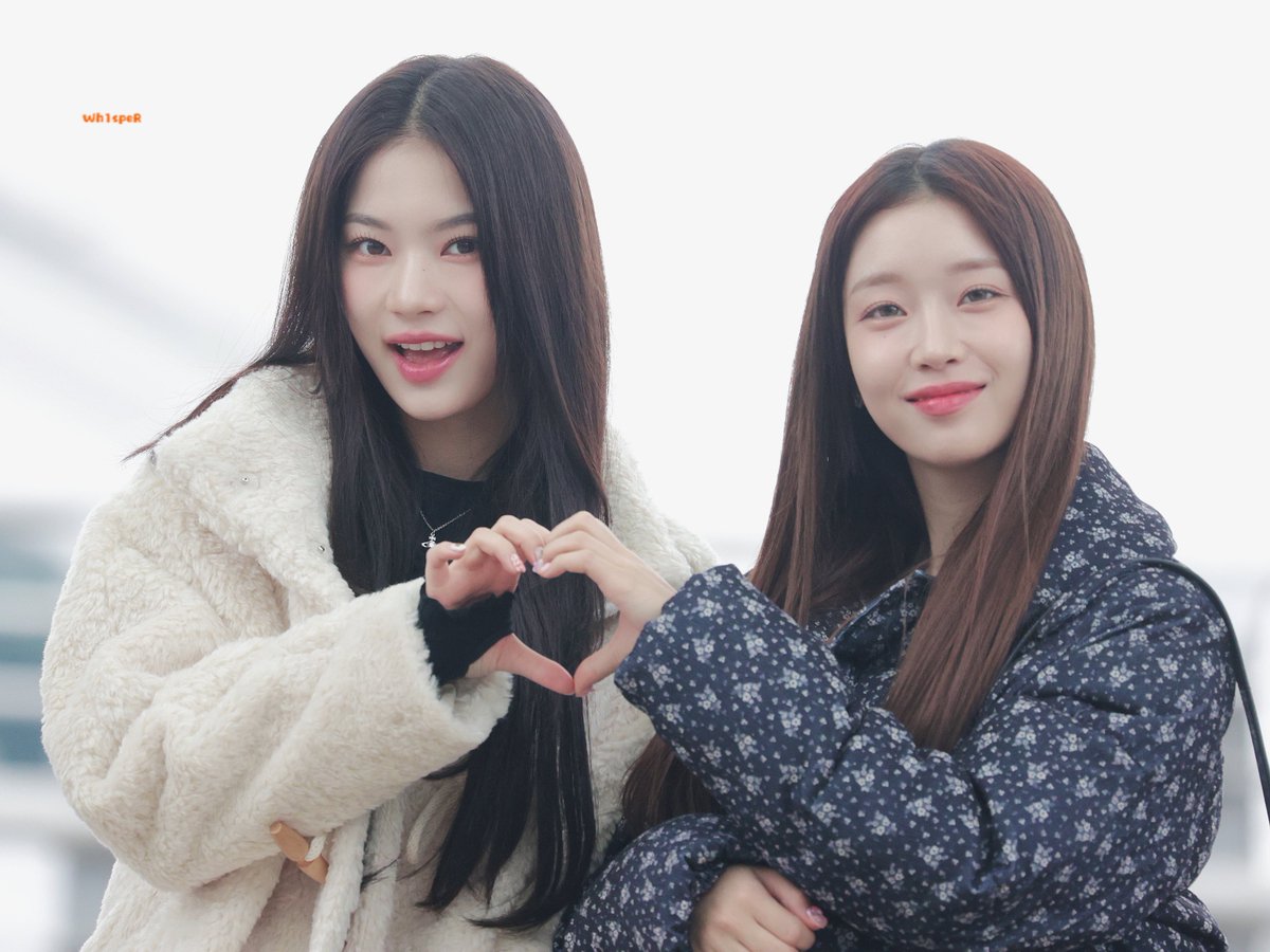 Wh1speR0123's tweet photo. 240101 ICN출국 

귀여워😽😽🐰🐰

#아이사 #ISA
#수민 #SUMIN
#STAYC #스테이씨 https://t.co/XJ4xl62TS6