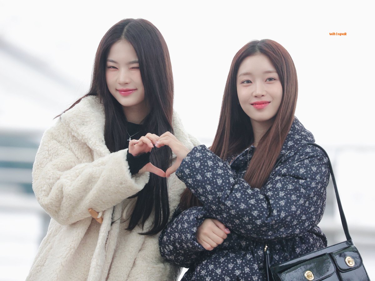 Wh1speR0123's tweet photo. 240101 ICN출국 

귀여워😽😽🐰🐰

#아이사 #ISA
#수민 #SUMIN
#STAYC #스테이씨 https://t.co/XJ4xl62TS6