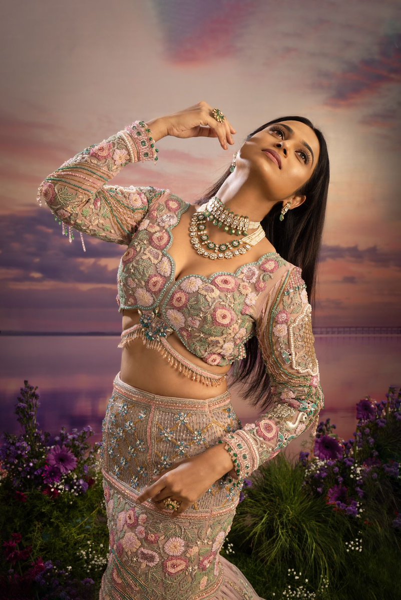 Manjusha_PRO's tweet photo. Enthralling our eyes with ravishing looks and scintillating charisma, actress #SriRamyaPaandiyan sends beams of excitement with her latest clicks

@iamramyapandian @teamaimpr https://t.co/X1BUpxgZfq