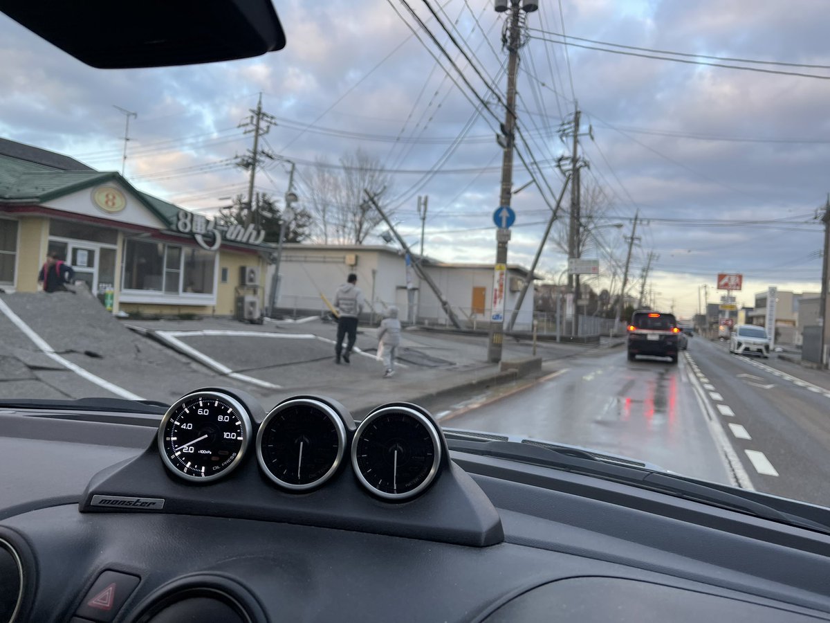 saygene_2434's tweet image. いやちょっと待って

昨日まで平面だったところが
ありえないことになってる