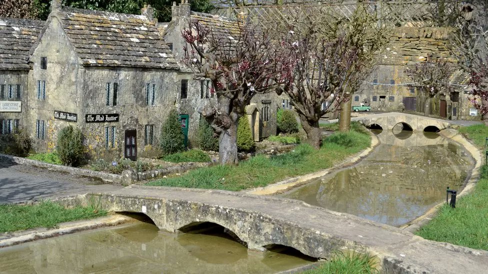 There's no designated drop-off point for coaches in a popular Cotswold village from today, leading to concerns that it could lead to traffic problems. Cotswold District Council says no solution has been found to the issue in Bourton-on-the-Water after the closure of a…