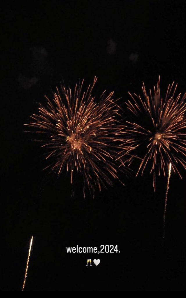 nirvboy's tweet image. Feliz ano novo!