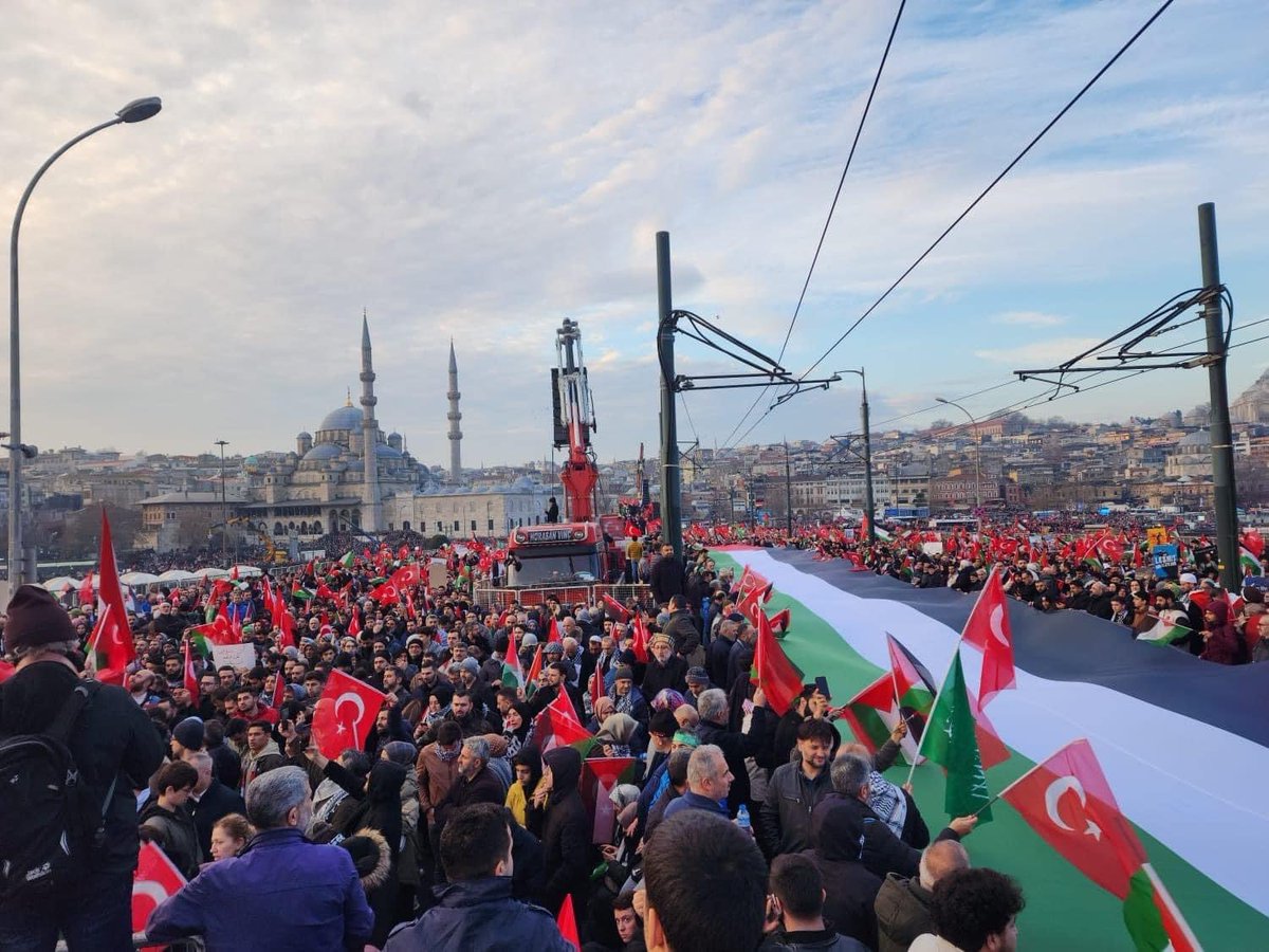 akpartiurfa's tweet photo. “Şehitlerimize rahmet, Filistin’e destek, İsrail’e lanet”

#ForFairFuture
@RTErdogan @adelioglu63 https://t.co/MyQRxj8evG