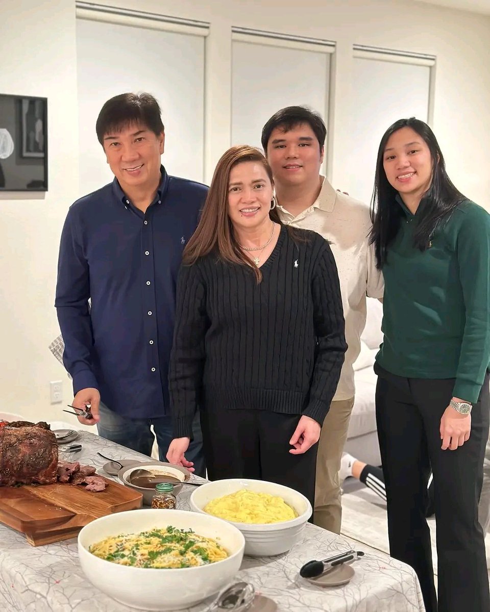 Beadelforlyf's tweet photo. Happy New Year from De Leon Family 🤍 https://t.co/u9HcO55xlo