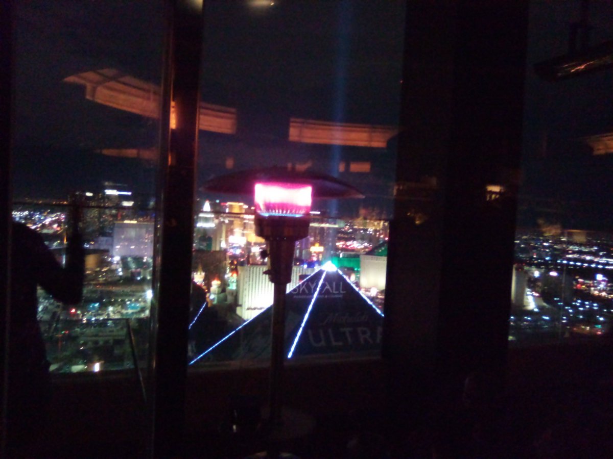 MidniteRavyn's tweet photo. For all its faults, we definitely live in one of the prettiest cities! #HappyNewYear2024 from the #SkyfallLounge! https://t.co/Okjhqw1vHy