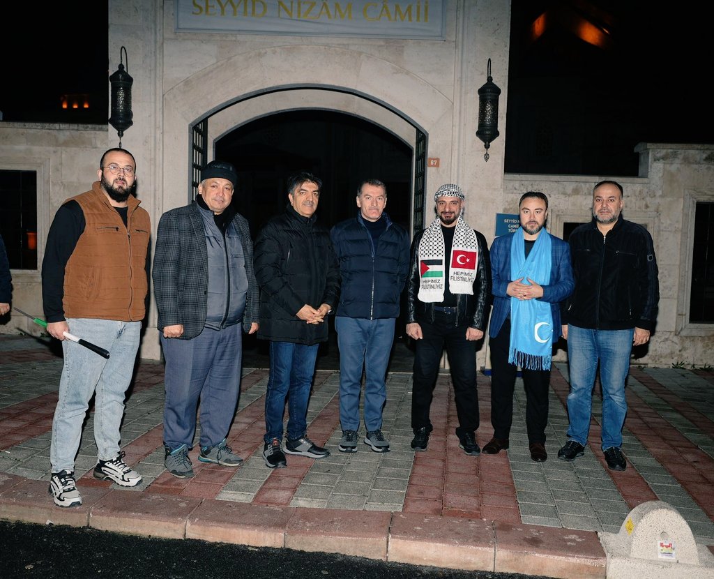 EnsarZburnu's tweet photo. "BİR SABAH GELECEK KARDAN AYDINLIK!!!"

Başta tüm şehitlerimiz olmak üzere,
#Filistin'deki, #Gazze'deki, #Kudüs'deki müminler için dualarda buluştuk.

Şehitlere RAHMET
Filistin'e DESTEK
İsrail'e LANET

#ForFairFuture 
@ss_ener @omerrarisoy @zaferalsac @f_kiyiklik @BarisKiso https://t.co/fPBJjGPYvH