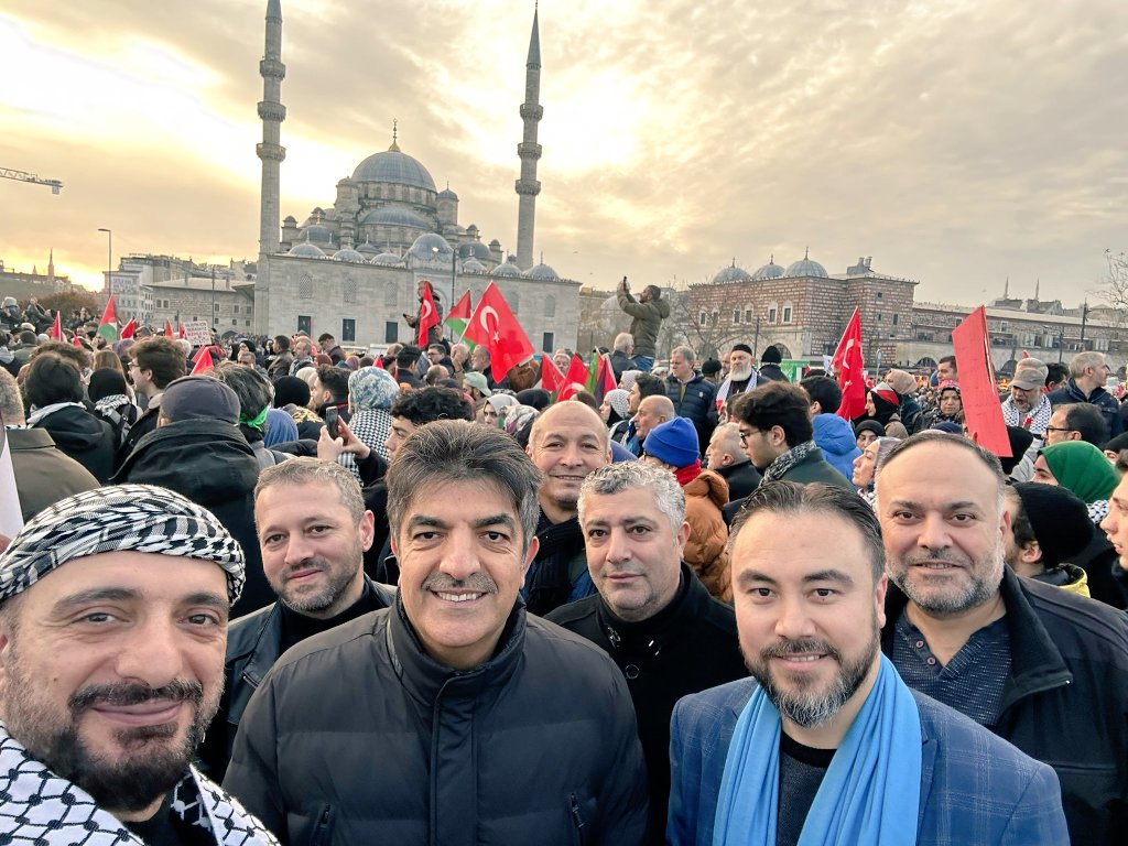 EnsarZburnu's tweet photo. "BİR SABAH GELECEK KARDAN AYDINLIK!!!"

Başta tüm şehitlerimiz olmak üzere,
#Filistin'deki, #Gazze'deki, #Kudüs'deki müminler için dualarda buluştuk.

Şehitlere RAHMET
Filistin'e DESTEK
İsrail'e LANET

#ForFairFuture 
@ss_ener @omerrarisoy @zaferalsac @f_kiyiklik @BarisKiso https://t.co/fPBJjGPYvH