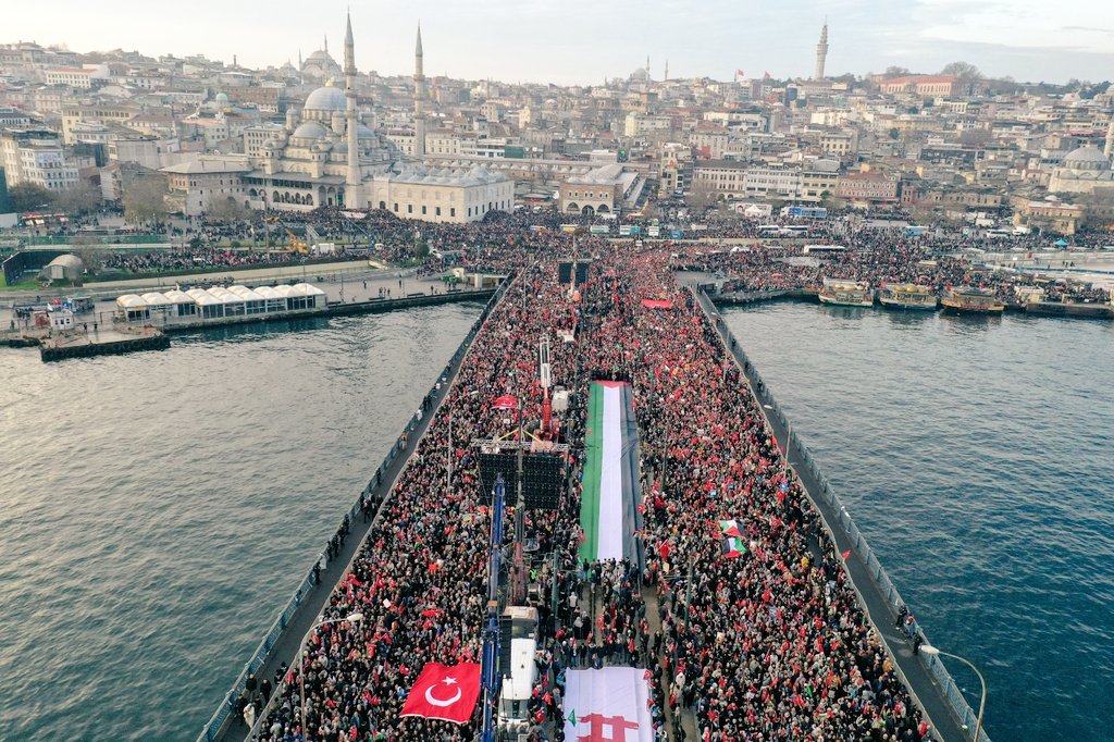 "BİR SABAH GELECEK KARDAN AYDINLIK!!!"

Başta tüm şehitlerimiz olmak üzere,
#Filistin'deki, #Gazze'deki, #Kudüs'deki müminler için dualarda buluştuk.

Şehitlere RAHMET
Filistin'e DESTEK
İsrail'e LANET

#ForFairFuture 
<a href="/ss_ener/">Şener Ağaç</a> <a href="/omerrarisoy/">Ömer Arısoy</a> <a href="/zaferalsac/">Zafer Alsaç</a> <a href="/f_kiyiklik/">Feyzullah KIYIKLIK</a> <a href="/BarisKiso/">BARIŞ KIŞO</a>