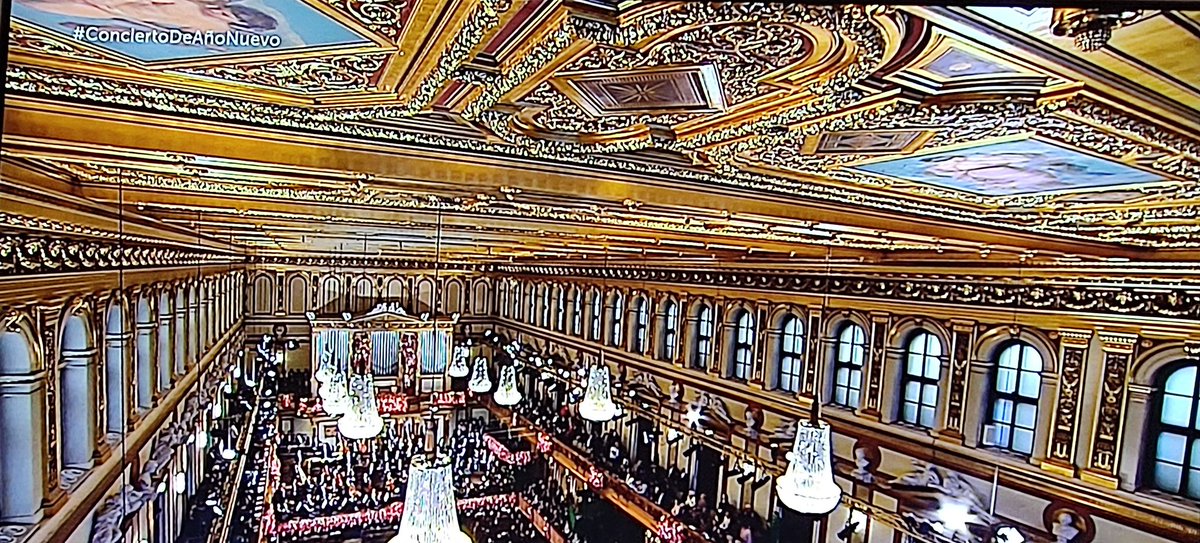 Vacll's tweet photo. Otro año que empieza viendo El concierto de Navidad. https://t.co/sNbsmMzOY6