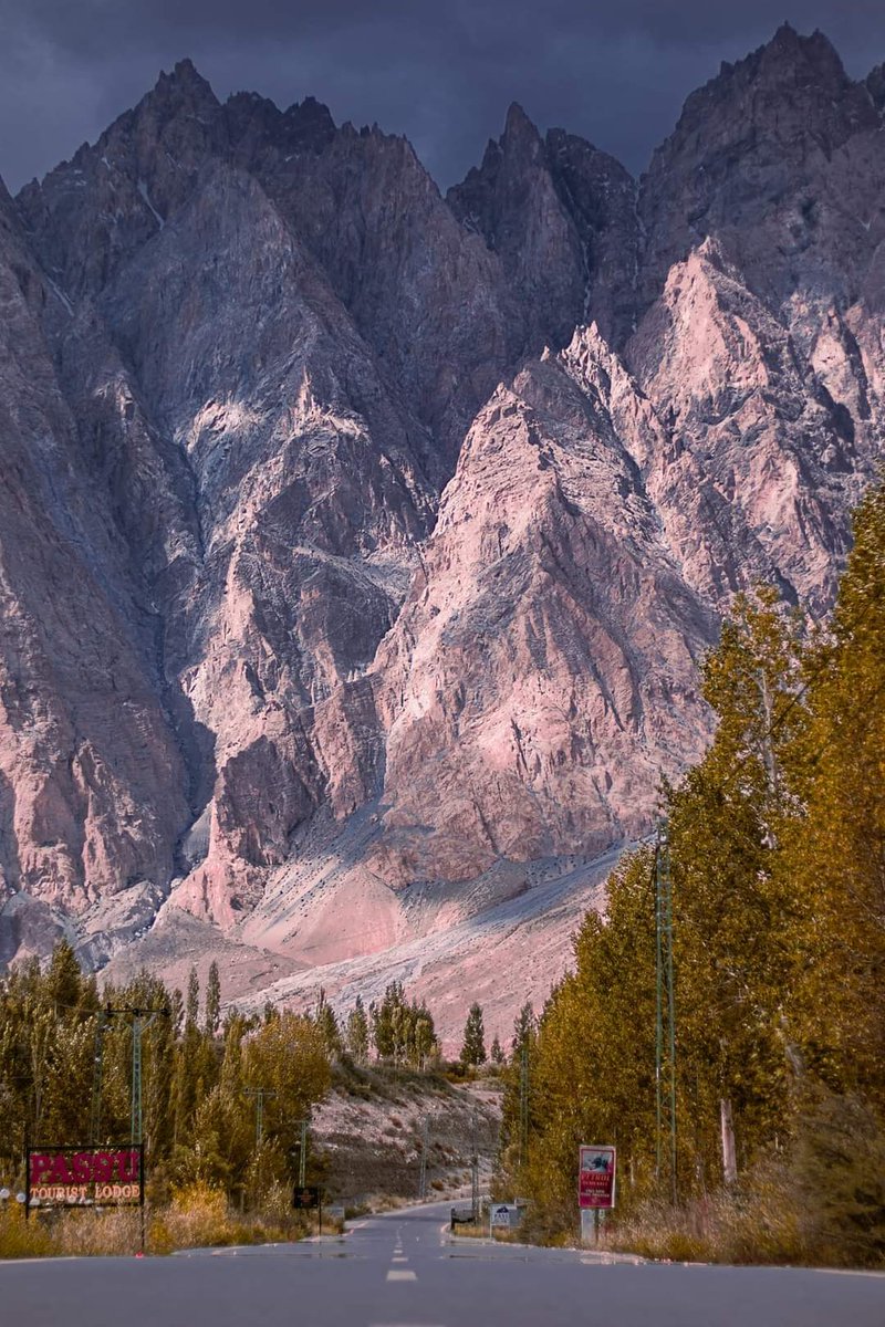 TravelingThePak's tweet photo. Passu Cones, Passu, Gojal.

📷 Hassan Barlas https://t.co/cTEtRpe2wP