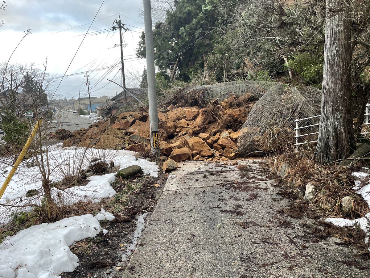 kachannsblog's tweet photo. 石川県珠洲市です。
津波5mきたらうちはやばいなぁ…

近辺の人もみんなで避難しています！！ https://t.co/uYYAJ1roth