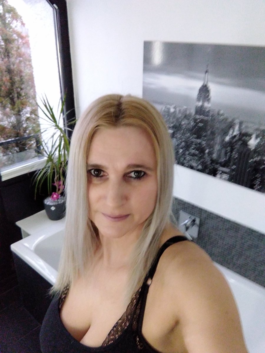 Wünsche allen ein gutes, tolles und vor allem geiles neues Jahr. Bin wie immer für euch online. Cam 1,50/Min 
Bitte schreibt auf Telegram weil WhatsApp so oft spinnt. Telegram Nummer +491744069116