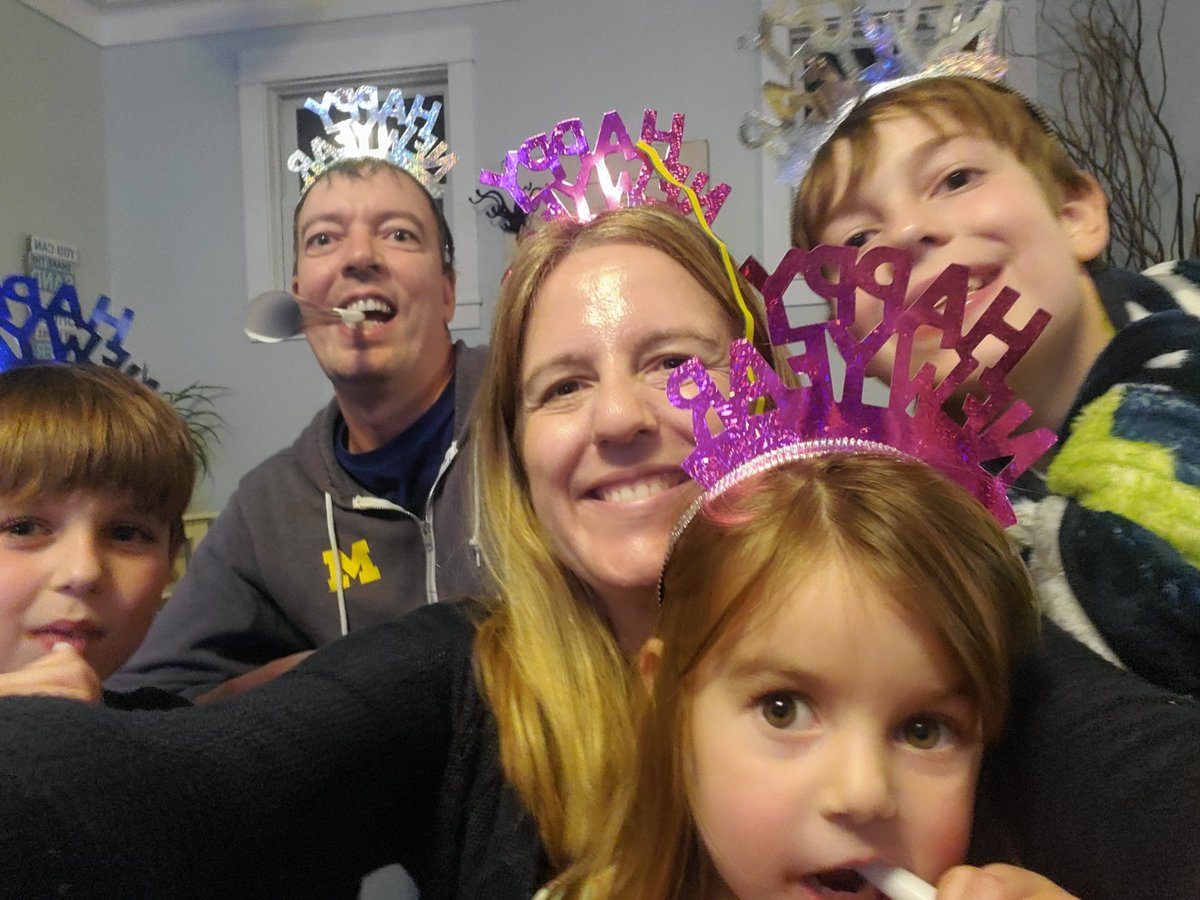 TheMomentNerd's tweet photo. Happy New Year! #NYENeedle #NYESeattle https://t.co/F8s5N0vgX7