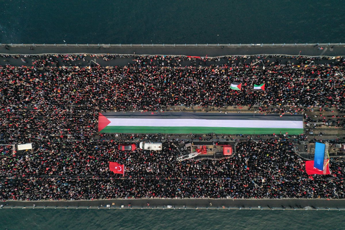 Diğerleri şehir sen şiirsin İstanbul.