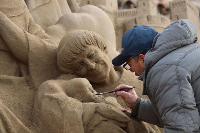 De-siderare.
Letteralmente significa sentire la mancanza di stelle.
Quest'anno vorrei inseguire la stella che indica motivi profondi
per amare, sperare, fare pace.
Forse non è da cercare in cielo, ma nel cuore.
Forse si trova prendendosi cura della propria opera.

#BuonAnnoNuovo!