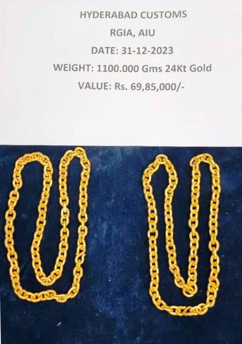 Based on profiling, @hydcus intercepted one pax coming from Dubai on 31.12.2023 & caught smuggling two 24kt Gold chains weighing 1100 gms valued at Rs. 69.85 lakhs. The Gold was #seized. @cbic_india @cgstcushyd @PIBHyderabad