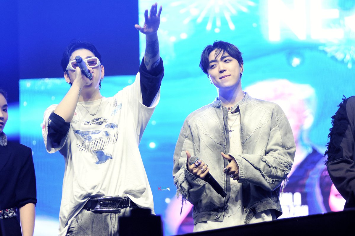 MyKpopHuntress's tweet photo. 231231 ZICO &amp; JUNNY : NEON DREAMS 2024 Countdown Music Festival 2024

1️⃣

#NEONDREAMS #CITYOFHOPE #ZICO #JUNNY #ZICOinMY #ZICOinMELAKA #JUNNYinMY #JUNNYinMELAKA #CITYOFHOPEMELAKA @_jnkmsc_ @ZICO92 https://t.co/78RWltOrrl