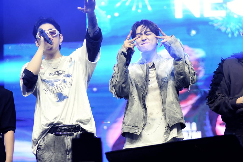 MyKpopHuntress's tweet photo. 231231 ZICO &amp; JUNNY : NEON DREAMS 2024 Countdown Music Festival 2024

1️⃣

#NEONDREAMS #CITYOFHOPE #ZICO #JUNNY #ZICOinMY #ZICOinMELAKA #JUNNYinMY #JUNNYinMELAKA #CITYOFHOPEMELAKA @_jnkmsc_ @ZICO92 https://t.co/78RWltOrrl