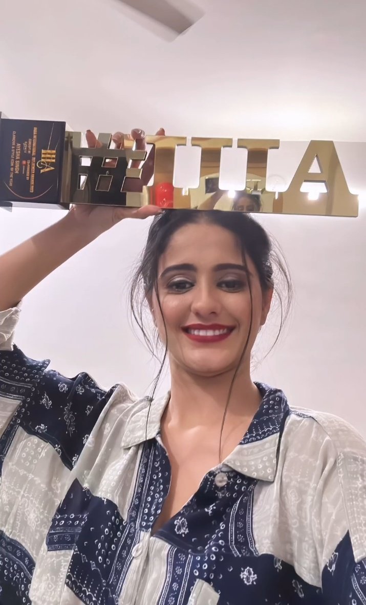 Her IIIA look ❤️‍🔥 she's is looking so pretty and stunning ♥️ Many more to come 🧿🤞

#AyeshaSingh #AyeshaAdmirers #AyeshaSinghFans #Ayeshians