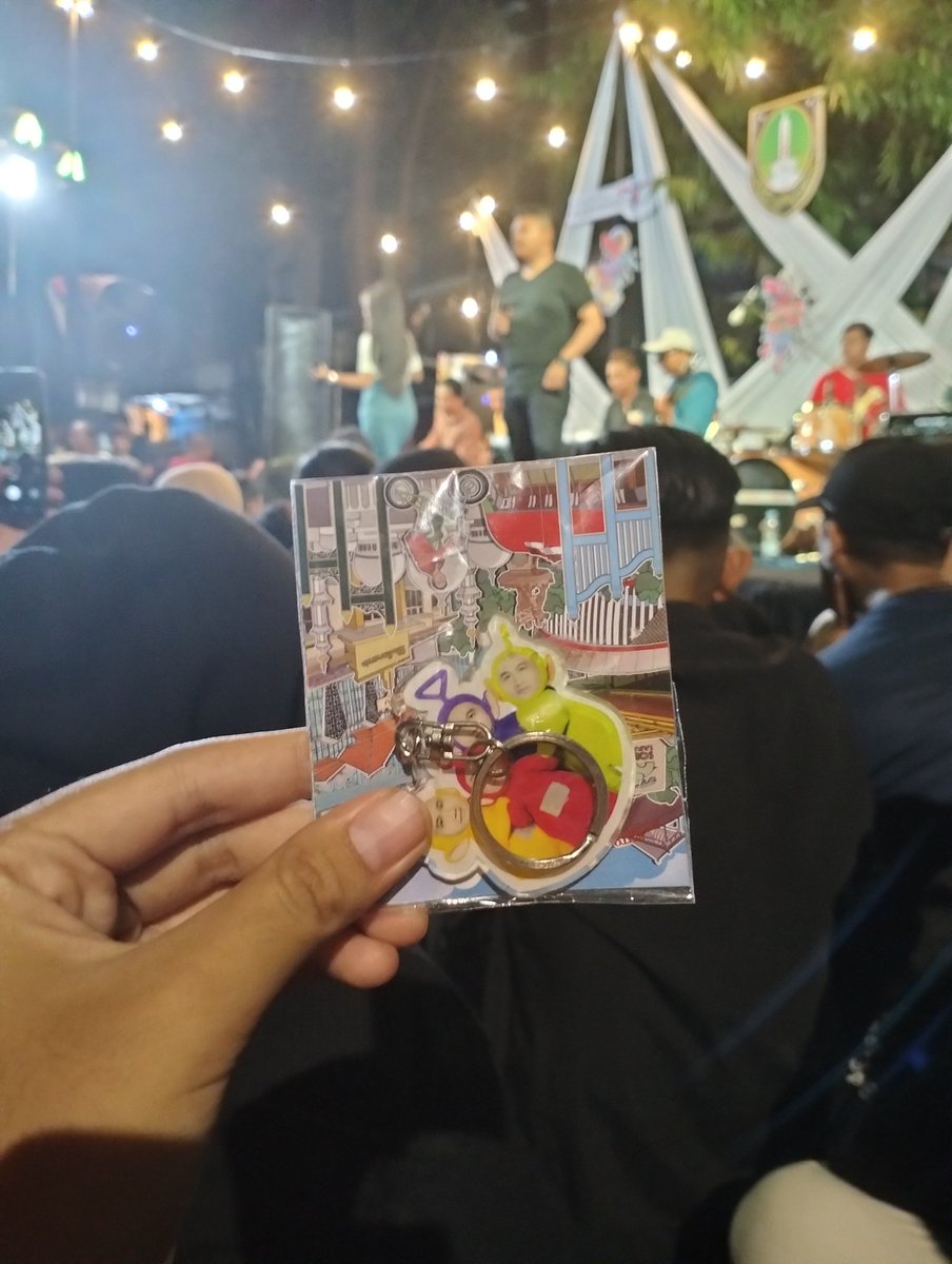arrawwrr_'s tweet photo. @gibran_tweet jauh jauh dari jogja akhirnya dapet gantungan kunci mas @gibran_tweet https://t.co/Fjfw5o6DER