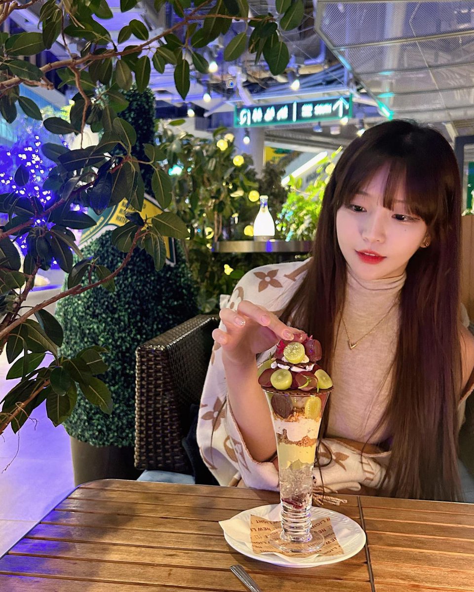 cigafsv's tweet photo. I get to know you on 30 september 2023, falling in love with you a day after, and im making you mine on 2nd of October, and last week, im making you as my wife on 24/12/2023. I love you so much ma honey bunny wifey sugar plum hehe. https://t.co/5WLX4c3VG8