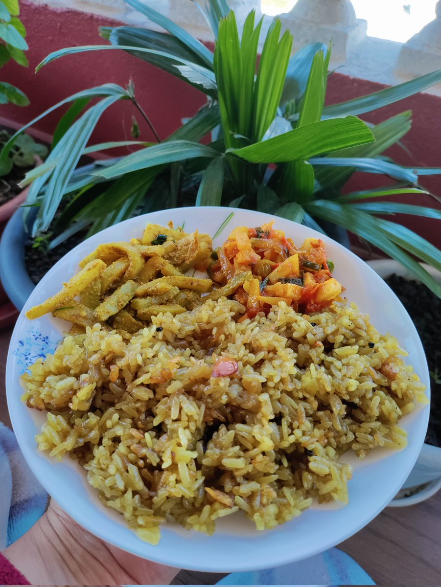 पुसे पन्द्रम को बासी लट्टे = Lunch in new year 
#HappyNewYear