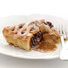 DeliaOnline's tweet image. Our Recipe for New Year's Day - Lattice Mincemeat Dessert Tart ow.ly/JCJ150QmNee  A festive dessert that makes good use of home-made mincemeat.  Serve warm with Cumberland Rum Butter to melt through the lattice. #leftovers #mincemeat #pudding #newyearsday #recipeoftheday