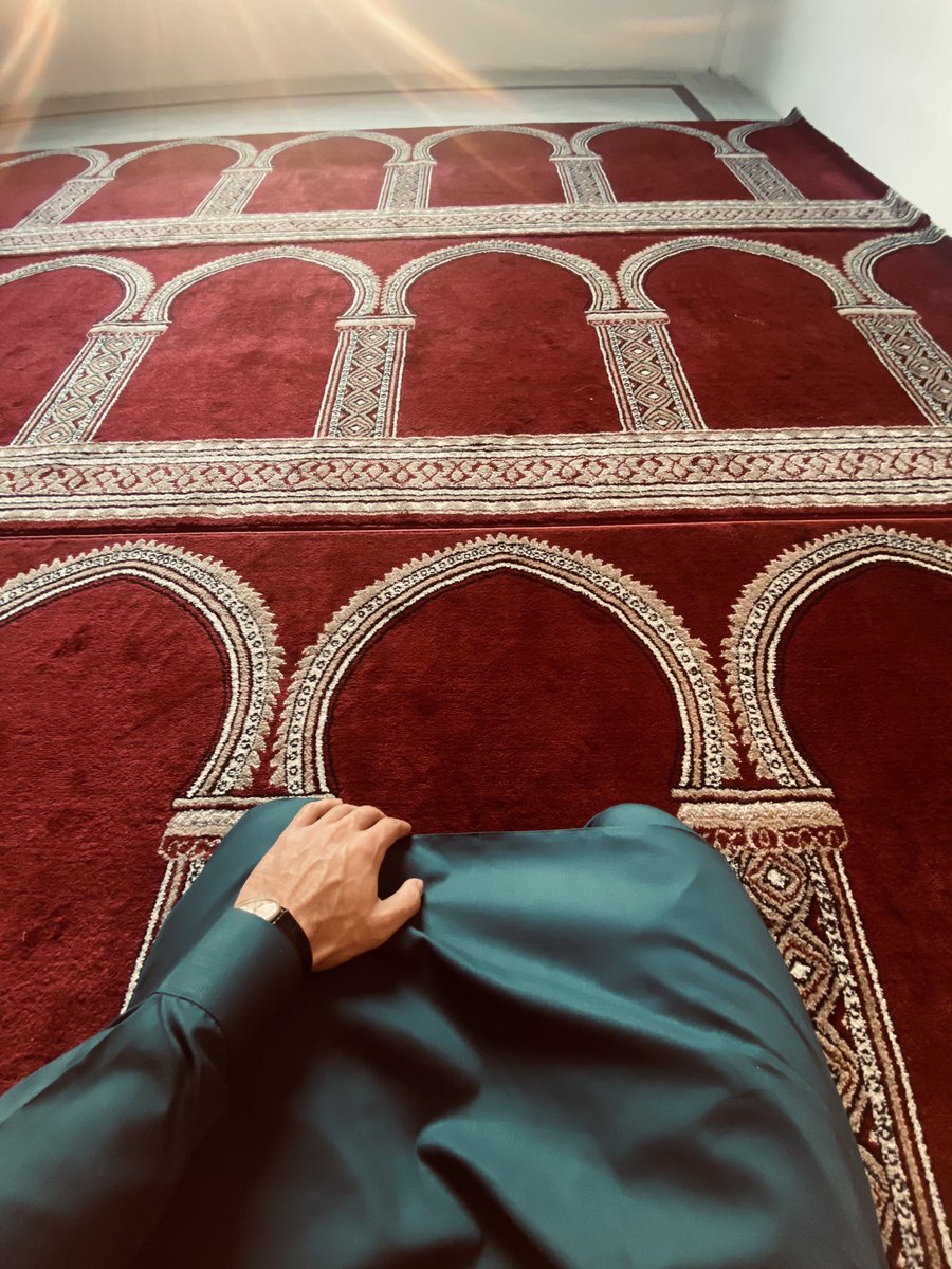 parachaa_43's tweet photo. Key to success ! Pray five times a day. https://t.co/kHeQ9W3yTa