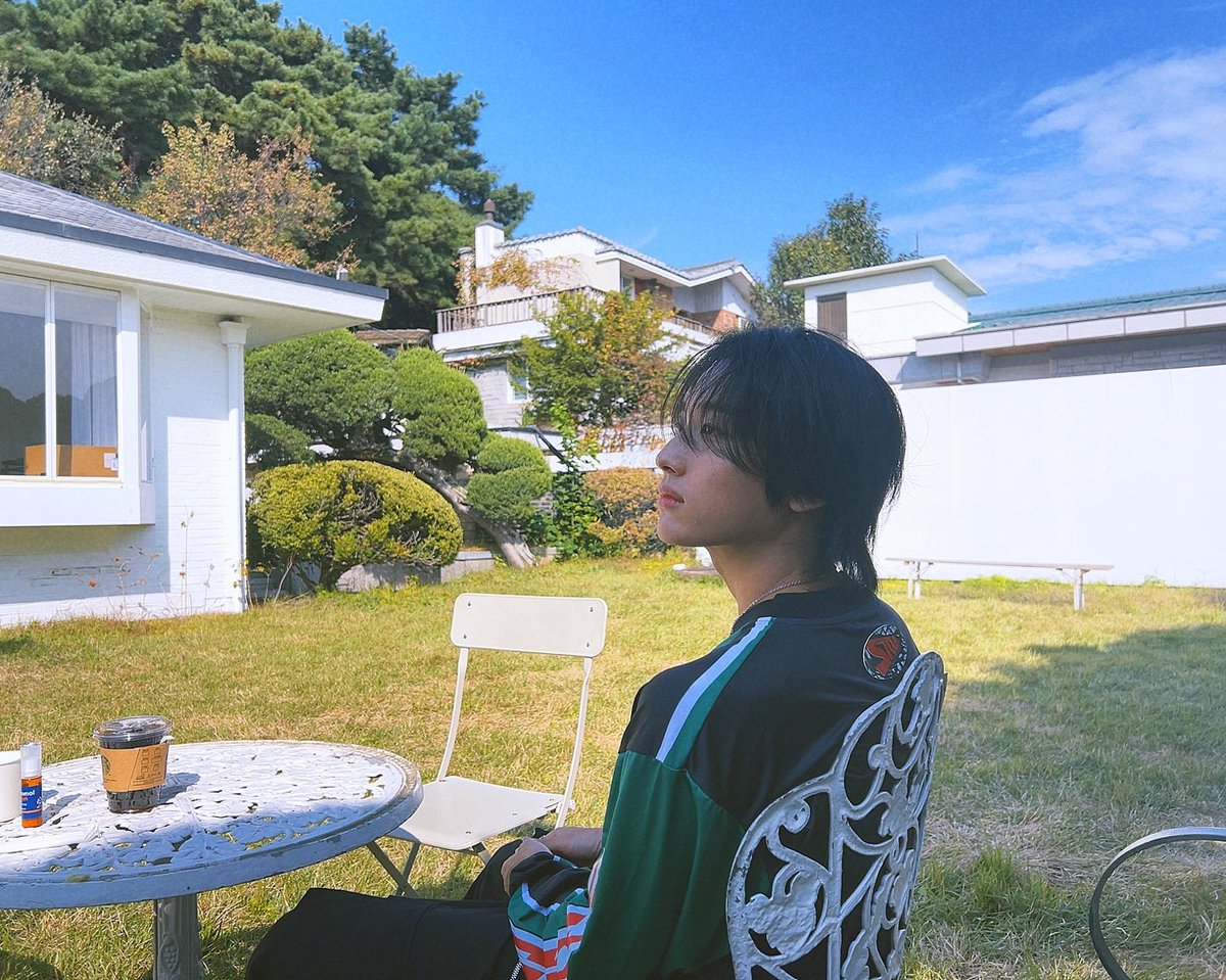 DVOL_official's tweet photo. [FROM #DOKYUN]
지금처럼 너를 비춰줄게🩵
Happy New Year Olive🫒🩵

#DVOL #DOKYUN #다올 https://t.co/gLtbdSiQRq