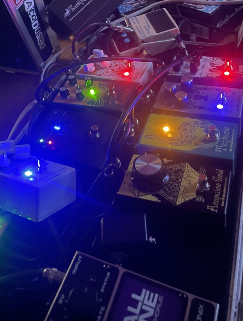 TORUxxx_gtr's tweet image. 謹賀新年🎍
傷だらけの天使達よ
今年も頼んまっせ
#thestarclub
#acodisco
#deathdisco
#esp
#marshall
#eqd