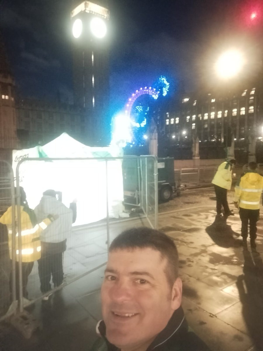 MMurraySJA's tweet photo. After a long night in London providing medical cover for the 1000s of people seeing in 2024, one last job to be done a quick wash of the ambulance and then home to bed #EACOnTour #LivingTheDream #DressedInGreen #HappyNewYear2024 https://t.co/VxG9oQssKM
