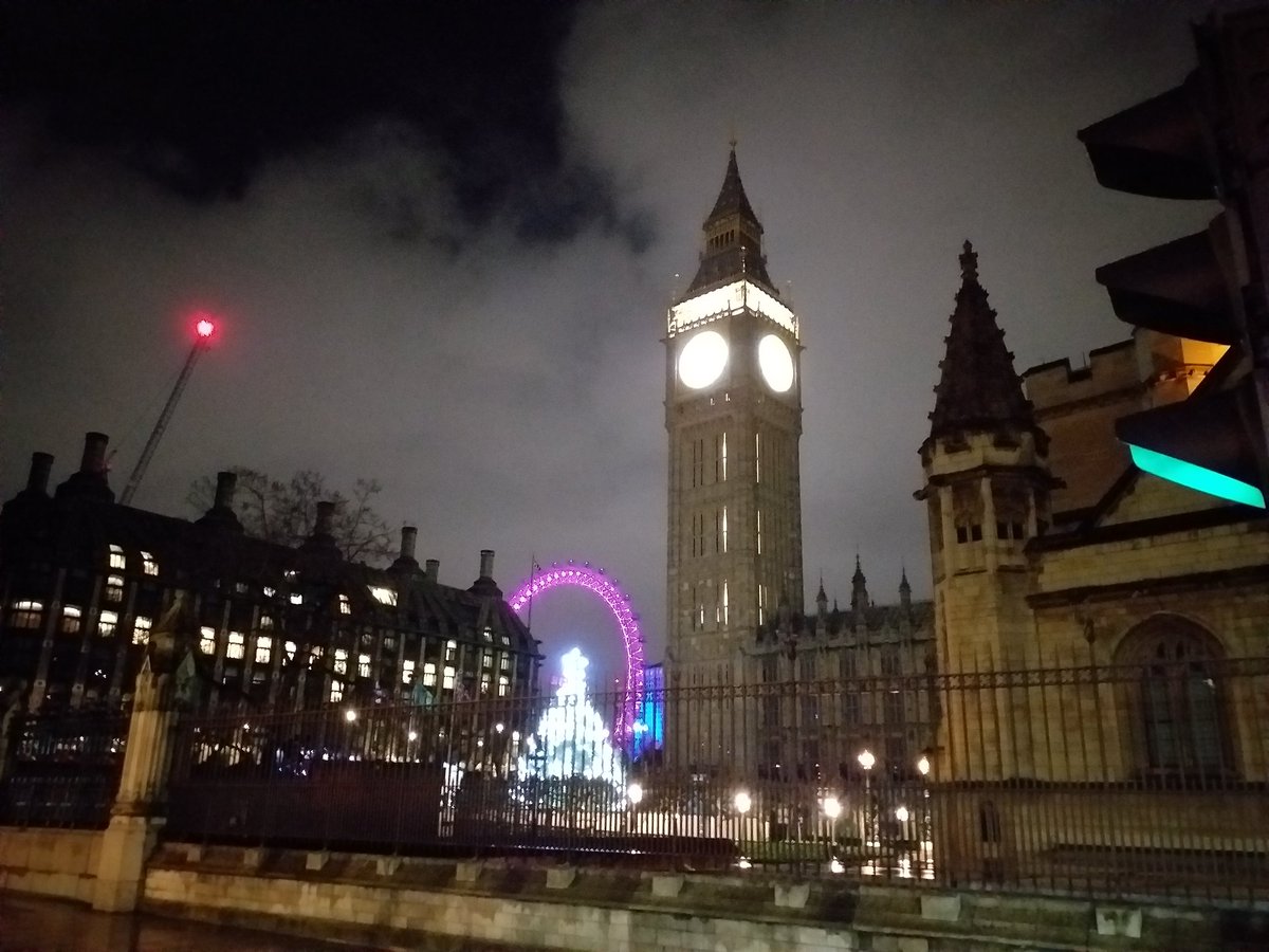 MMurraySJA's tweet photo. After a long night in London providing medical cover for the 1000s of people seeing in 2024, one last job to be done a quick wash of the ambulance and then home to bed #EACOnTour #LivingTheDream #DressedInGreen #HappyNewYear2024 https://t.co/VxG9oQssKM
