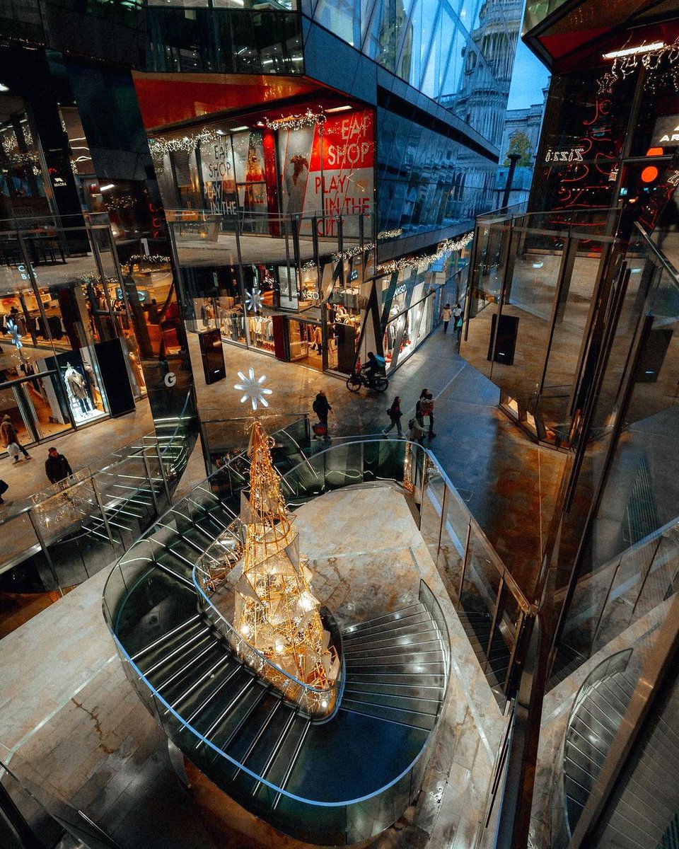 One New Change tweet media