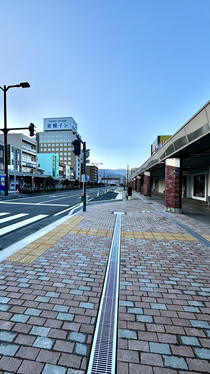 OMiYaGe_kawato8's tweet photo. 敦賀駅前です

16:00過ぎの地震では店内かなり揺れましたが商品が倒れることはありませんでした
▶︎お酒の瓶は手で支えていたので大丈夫
▶︎余震発生情報が頻繁に流れてきます
▶︎以降 気をつけましょう ⚠️ https://t.co/1bzRPB97aw