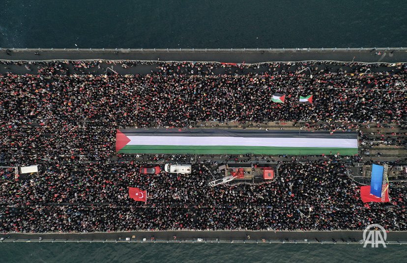 ‘’Şehitlerimize rahmet, Filistin’e destek, İsrail’e lanet’’

#ForFairFuture