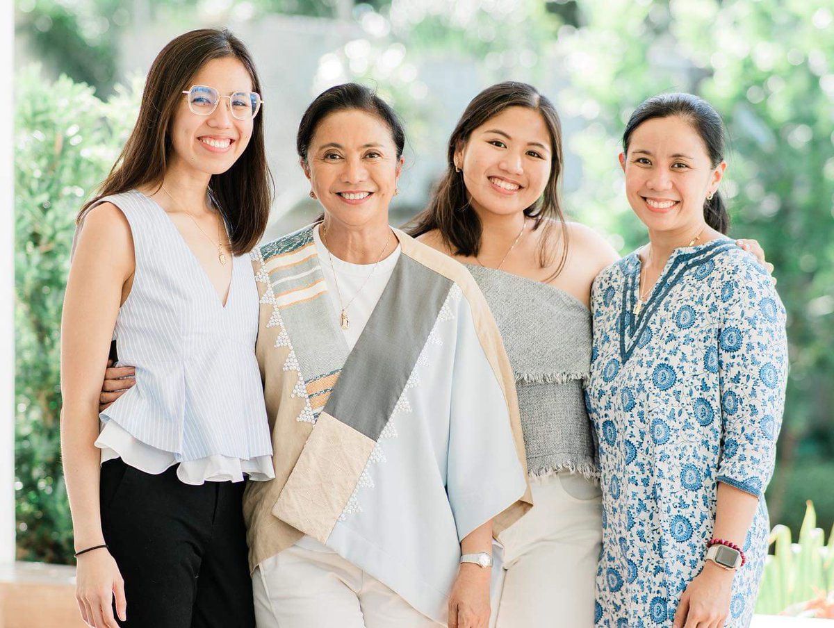 arcelo_ian's tweet photo. "Happy New Year, Everyone!!"
— Former Vice President @lenirobredo

Her brother and his family are home from Canada. They don’t go home that often so he requested for them to have decent family pictures. Its too bad, because her sister was not able make it. https://t.co/ehQoVcxjHG