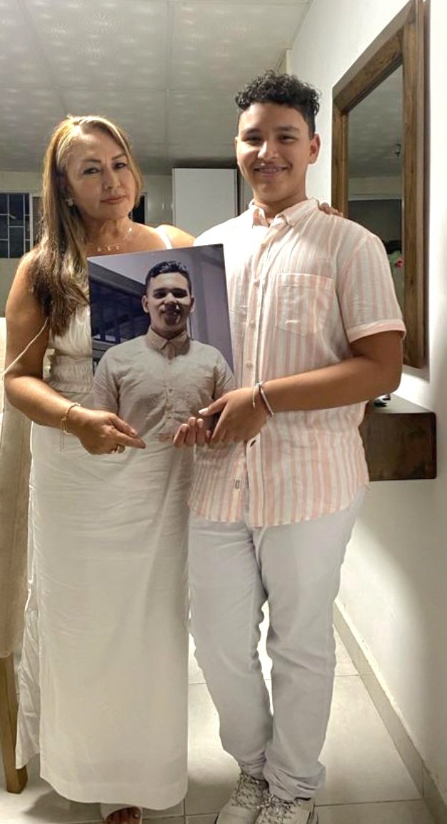elvymar_'s tweet photo. #Gratitud a Dios por #MiMás @TomasArrieta19
Cuánto te amamos y extrañamos #MiNilo
@DaniloHdz8 😪💔🙏🏼
Sólo Dios sabe
Sin ti nada es igual
Sea él llenándonos de sosiego
Espero en él
Que el 2024 esté lleno de amor de Dios para tod@s https://t.co/L2O9wUypMn
