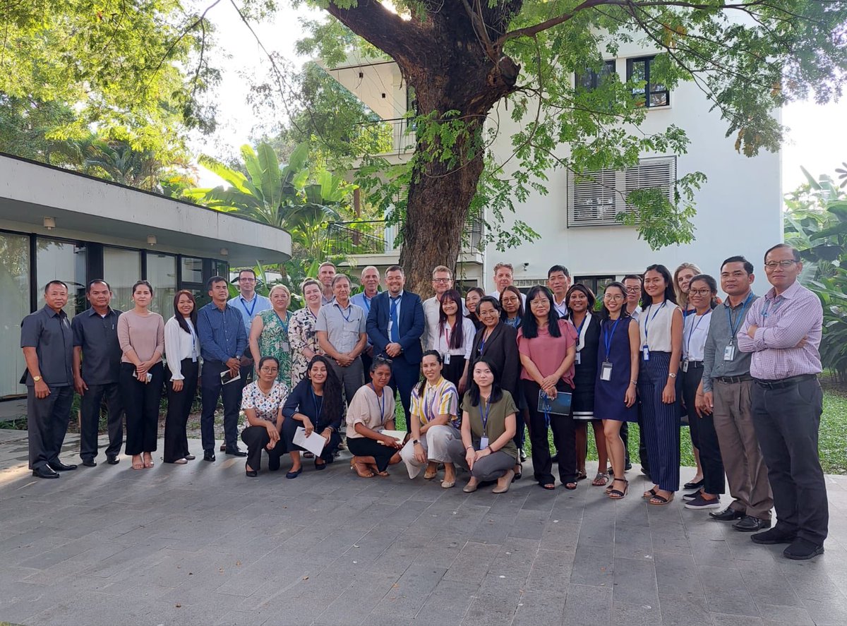 EUAmbCambodia's tweet photo. The EU 🇪🇺 team to Cambodia 🇰🇭 wishes you a healthy, happy and prosperous 2024! https://t.co/0es80weBop