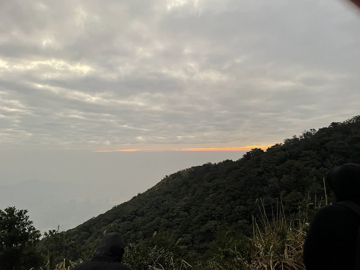 seelydiajk875's tweet image. "First sunrise of 2024! Happy New Year! 🌅✨ #NewYear2024 #FirstSunrise