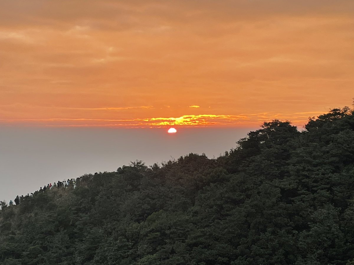 seelydiajk875's tweet image. "First sunrise of 2024! Happy New Year! 🌅✨ #NewYear2024 #FirstSunrise