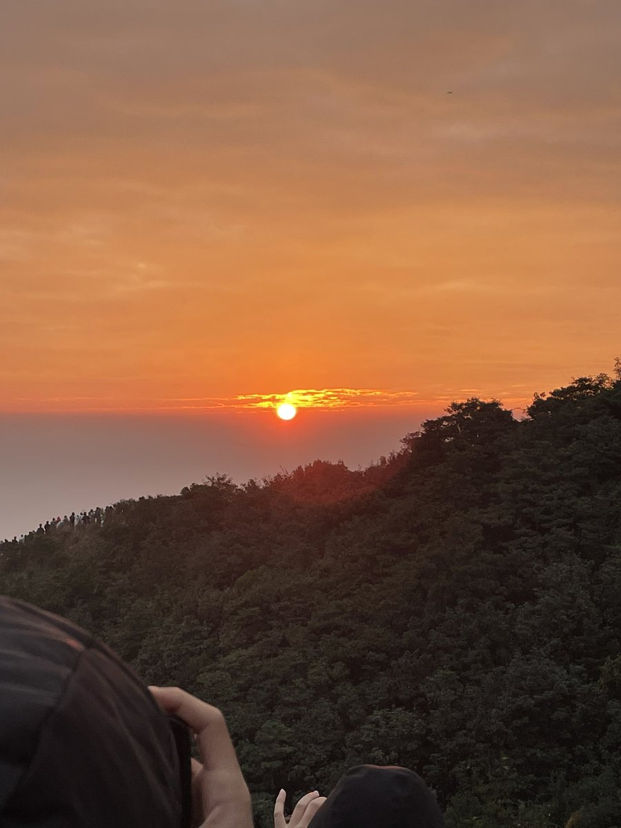 seelydiajk875's tweet image. "First sunrise of 2024! Happy New Year! 🌅✨ #NewYear2024 #FirstSunrise