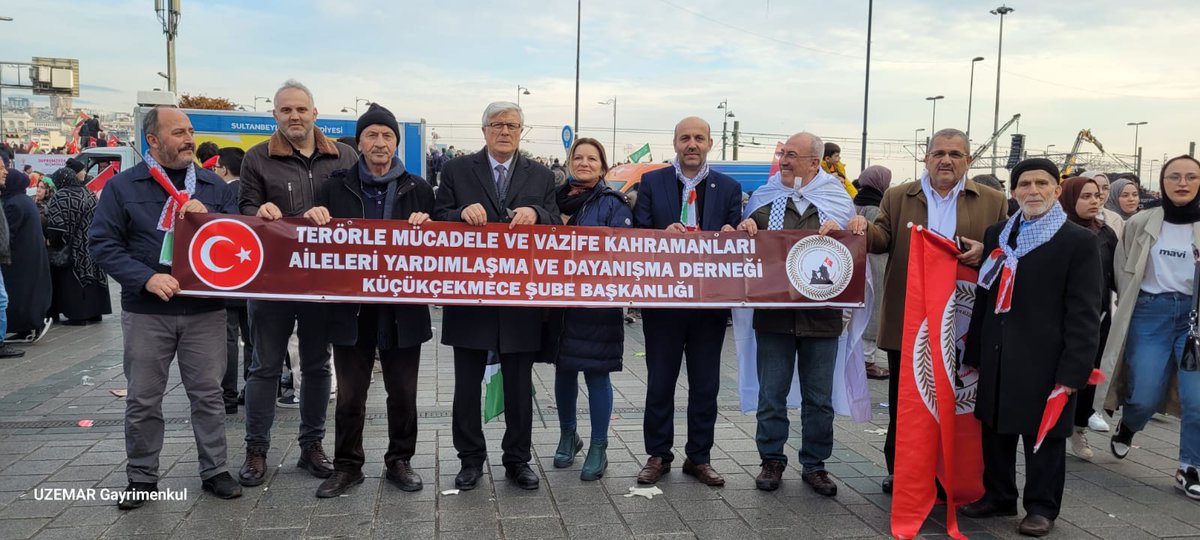 TerorleMucadle's tweet photo. Şube Başkanımız Sn. Hamit Arslan ve dernek üyelerimiz, sabahın erken saatlerinde, 308 Sivil Toplum Kuruluşunun arasında yerini alarak "Şehitlerimize Rahmet, Filistin'e Destek, İsrail'e Lanet" programına katılım sağladılar.  @HamitArslan73

https://t.co/4Zk4eS8jD0 https://t.co/HDz9mZW29v