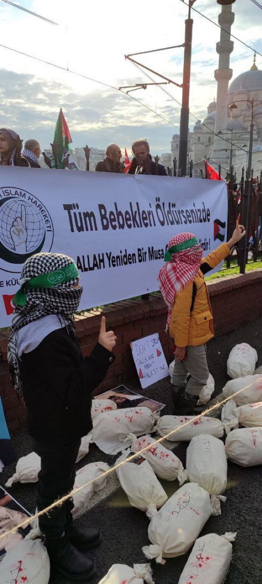 Tüm bebekleri öldürseniz de Allâh yeniden bir Musa çıkarmya kadirdir

Galata Köprüsü