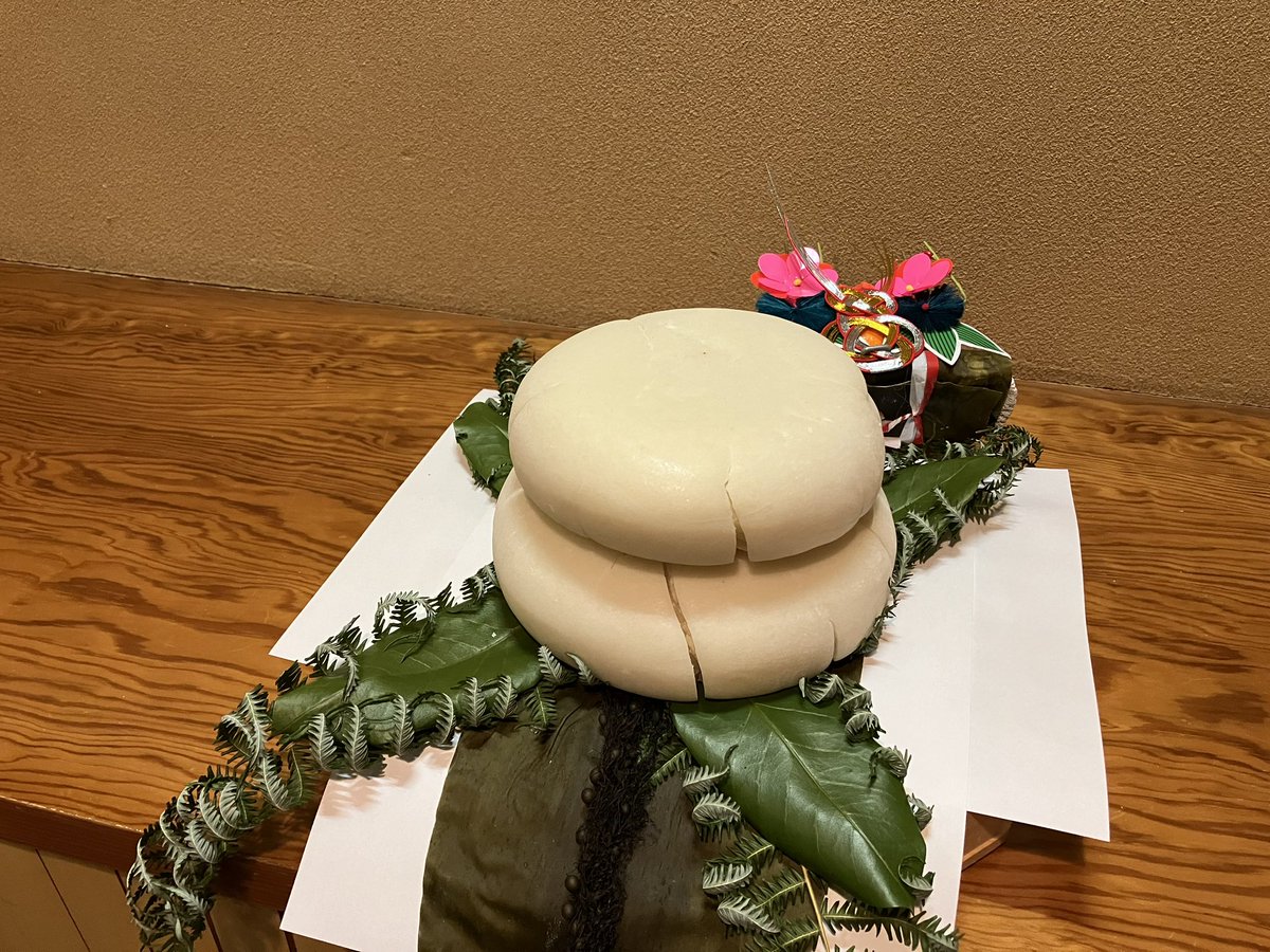 hotelkurobe's tweet photo. 黒部市宇奈月温泉、ホテル黒部は地震の影響はありません。
皆さま、ご心配いただきありがとうございます😊
ありがたいことに皆さんから一斉にたくさんのコメントをいただきました。
一度にご返信が出来ずその点お察しいただき、ご容赦くださいませ😅

お餅の上のお飾りが倒れたくらいでーす https://t.co/ykkeZeAEyq