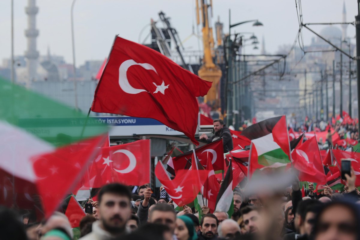 Milli İrade Platformu tarafından 308 STK'nın katılımıyla düzenlenen “Şehitlerimize Rahmet, Filistine’e Destek, İsrail’e Lanet Yürüyüşü”ne katıldık.

Gençlik ve Spor Bakanımız <a href="/OA_BAK/">Dr. Osman Aşkın Bak</a>, TBMM 29. Başkanımız Prof. Dr. <a href="/MustafaSentop/">Mustafa Şentop</a>, İlim Yayma Vakfı Mütevelli Heyeti Başkanımız Bilal