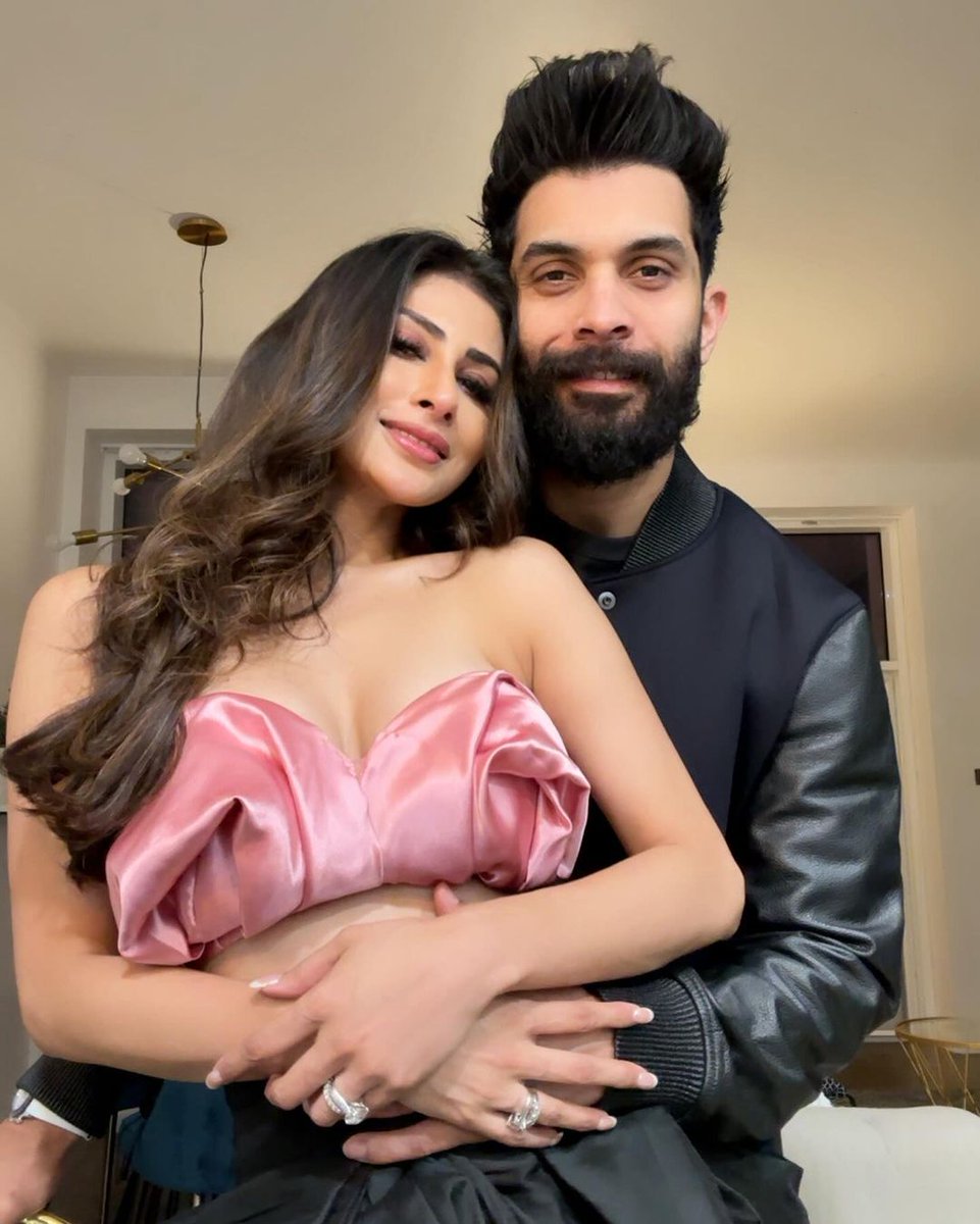 filmfare's tweet photo. #MouniRoy shares new year pics with husband #SurajNambiar.💕 https://t.co/OBZfQdIt9H