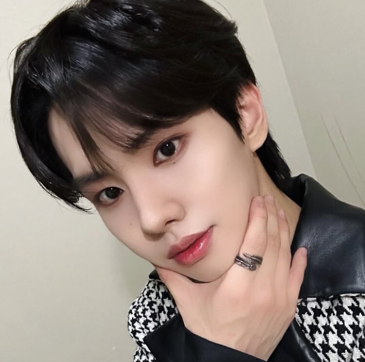 forjunhyk's tweet photo. Admin here! Happy new years to all! I hope 2024 is a great year for you all :)!
I will try my best to be more active this year. I will continue posting more often from now on but I will also continue to repost as much as i can about Palestine. Have a good night/day everybody ! https://t.co/zPzJPl6pCB