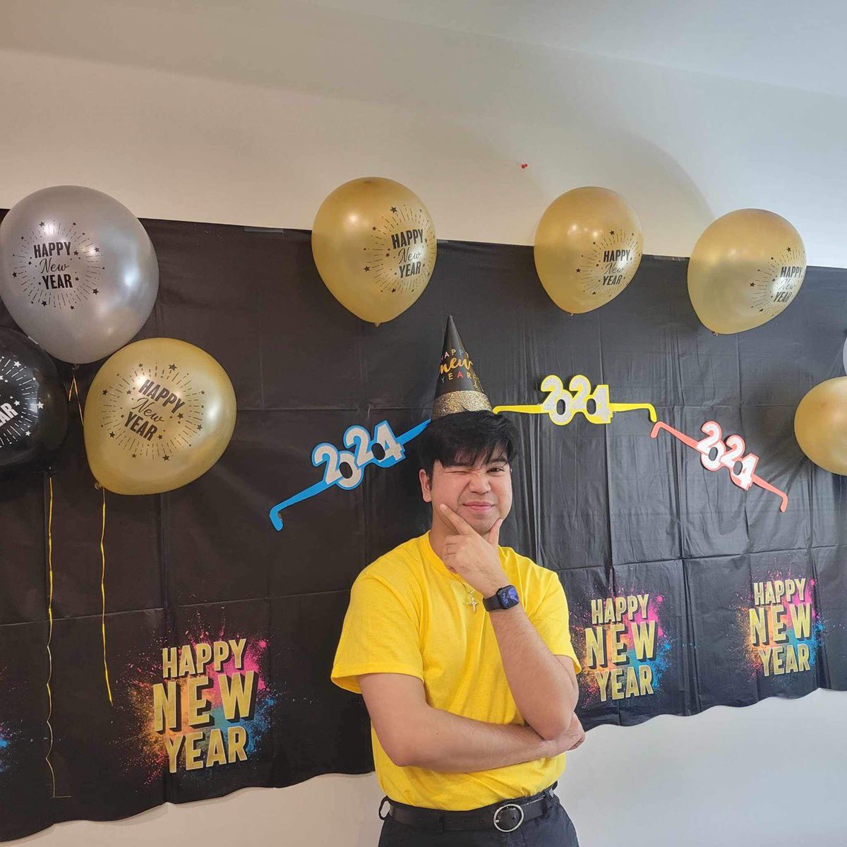 junnnardd's tweet photo. HNY! 🎇🎆 putukan na🤣😅 https://t.co/Ec0OPtv3uJ