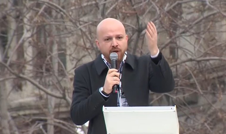 Galata'daki 'Gazze' mitinginde Bilal Erdoğan konuştu:
-Hayatımızda boykota yer açacağız
-Bu sermaye sahipleri ayağını denk alsınlar. 
...
Bu boykota,
📌Kardeşin Burak Erdoğan'ın İsraile mal taşızan gemicikkleri de dahil mi? 
📌İsrail'den vatandaşa dayatılan GDOlu tohumlar da